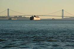 Marathon runners' dream: Verrazano-Narrows-Bridge, with Staten Island Ferry
