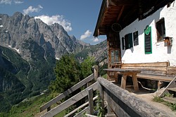 Vordere Ranggenalm (1226m) im Kaiserbachtal