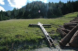 Gerade ausgewechselt - altes Serles-Gipfelkreuz