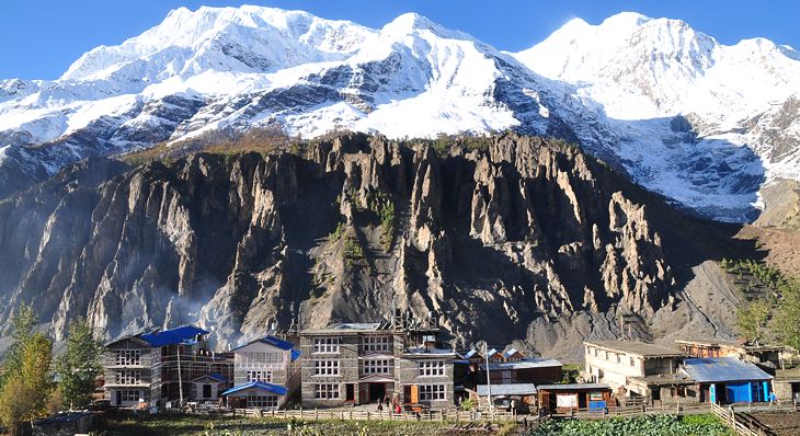 Manang mit Annapurna III und Gangapurna